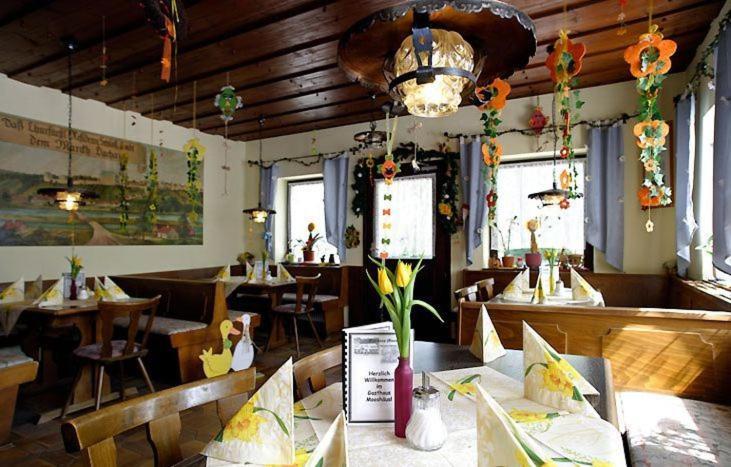 Hebertshausen Gasthaus Mooshaeusl מראה חיצוני תמונה